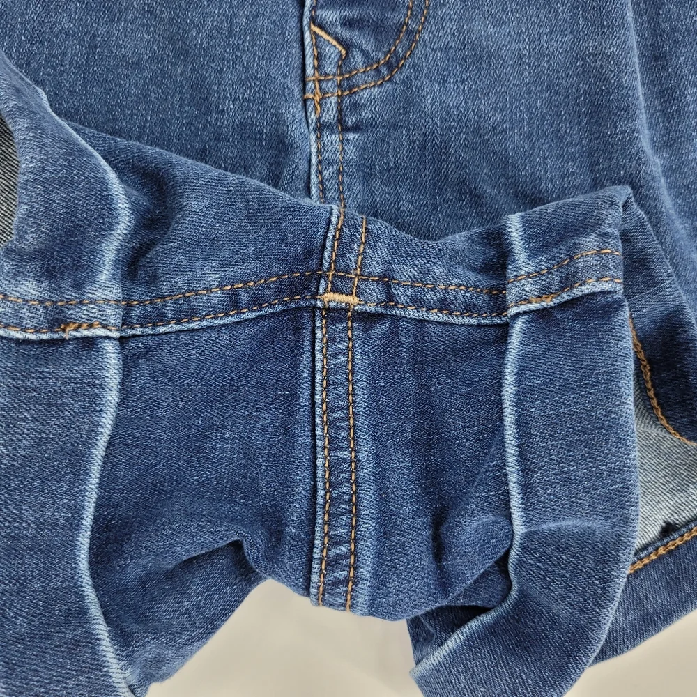 Express Jean Shorts Size 6 Pleated Cuffed Hem Stretch Denim Shortie Hi Rise